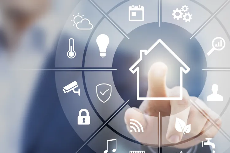 Išmanių namų valdymo sąsajos iliustracija su įvairiomis sistemų ikonėlėmis, simbolizuojanti patogų ir intuityvų šilumos siurblio integravimą į bendrą namo valdymą.